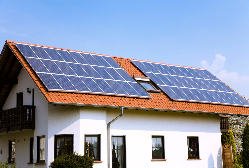 instalar placas solares te ayuda a ahorra dinero